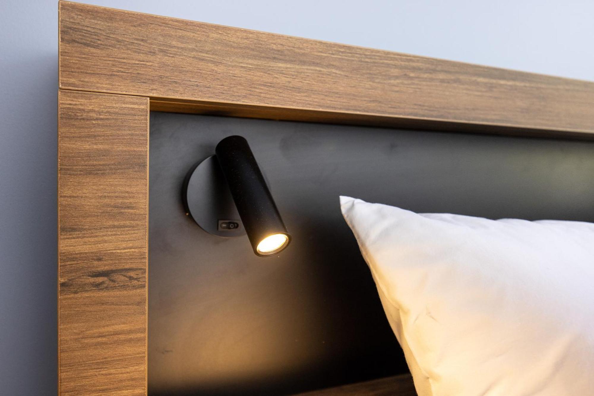 로토루아 Yha 로터루아 호스텔 외부 사진 A wall-mounted reading light