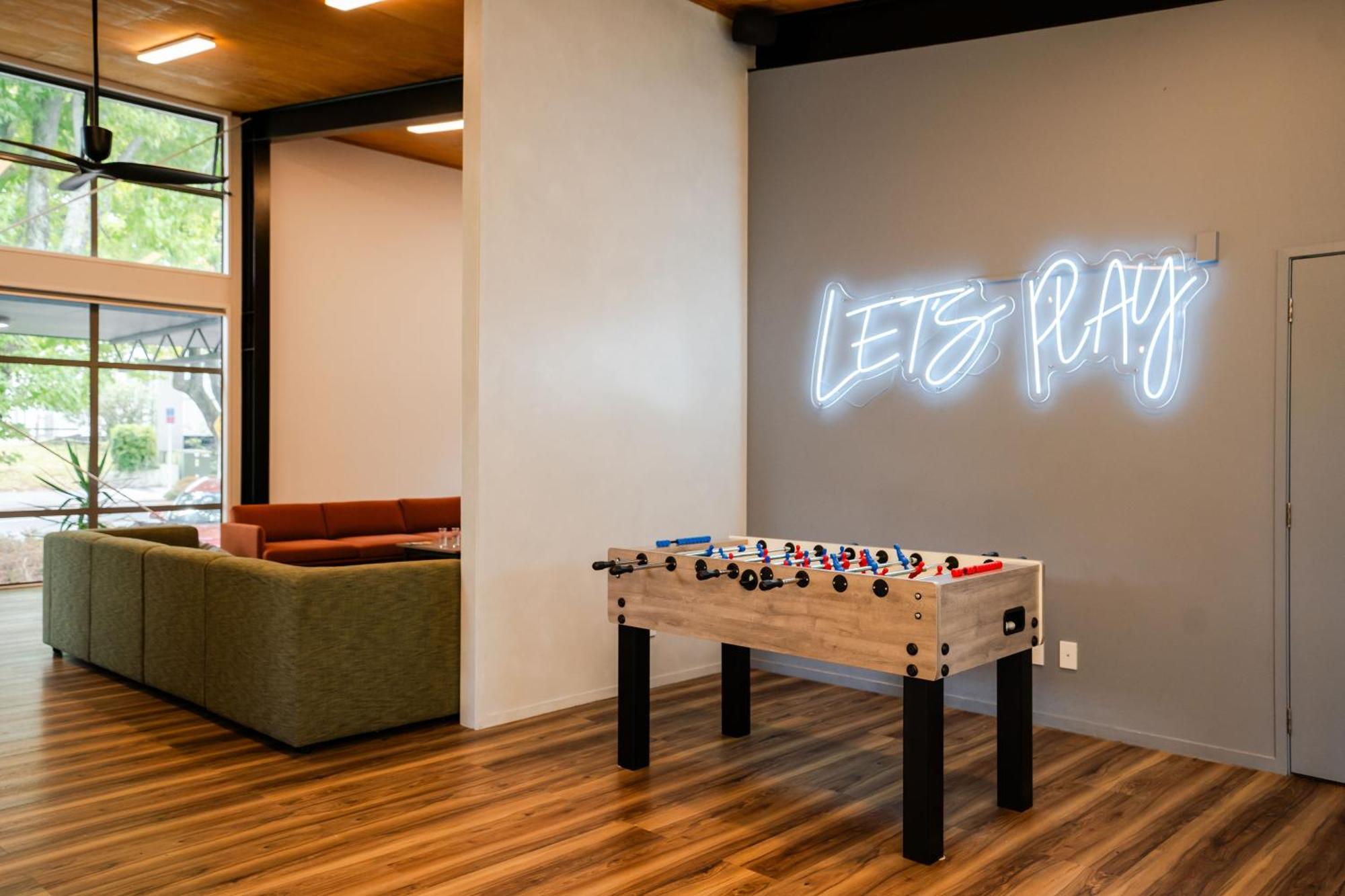 로토루아 Yha 로터루아 호스텔 외부 사진 The interior of the company's headquarters in San Francisco
