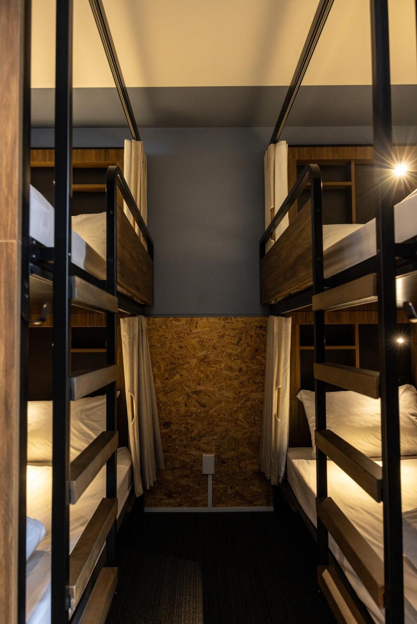 로토루아 Yha 로터루아 호스텔 외부 사진 A capsule hotel in Tokyo