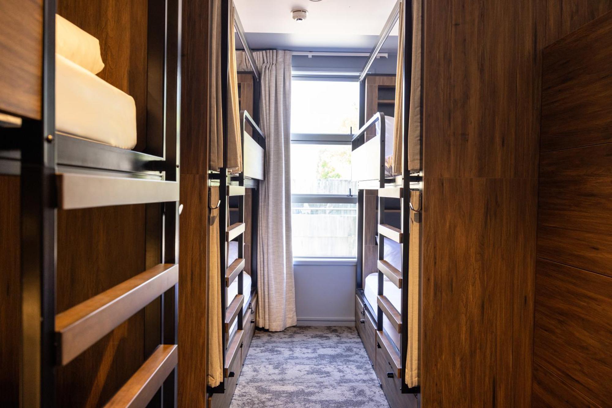 로토루아 Yha 로터루아 호스텔 외부 사진 A typical dormitory room at a hostel