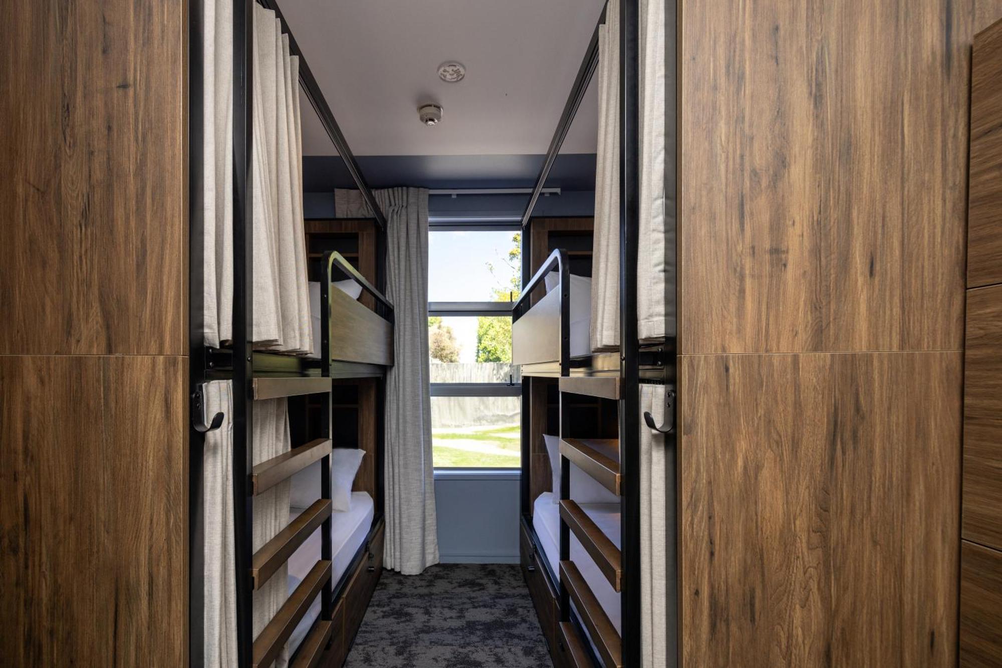 로토루아 Yha 로터루아 호스텔 외부 사진 A bunk room at the new student residence halls