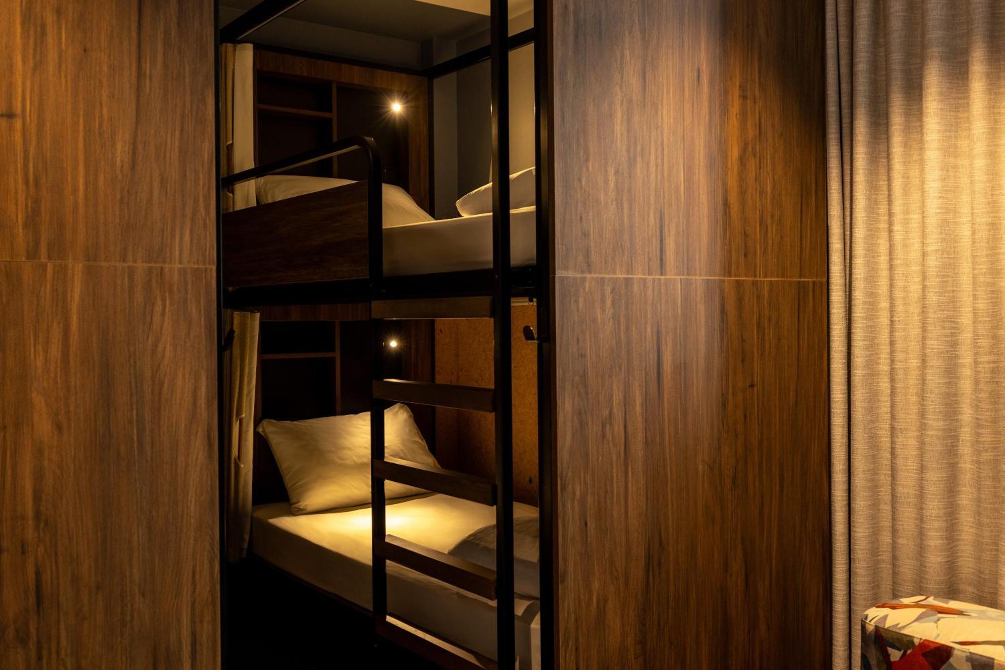 로토루아 Yha 로터루아 호스텔 외부 사진 A capsule hotel in Tokyo