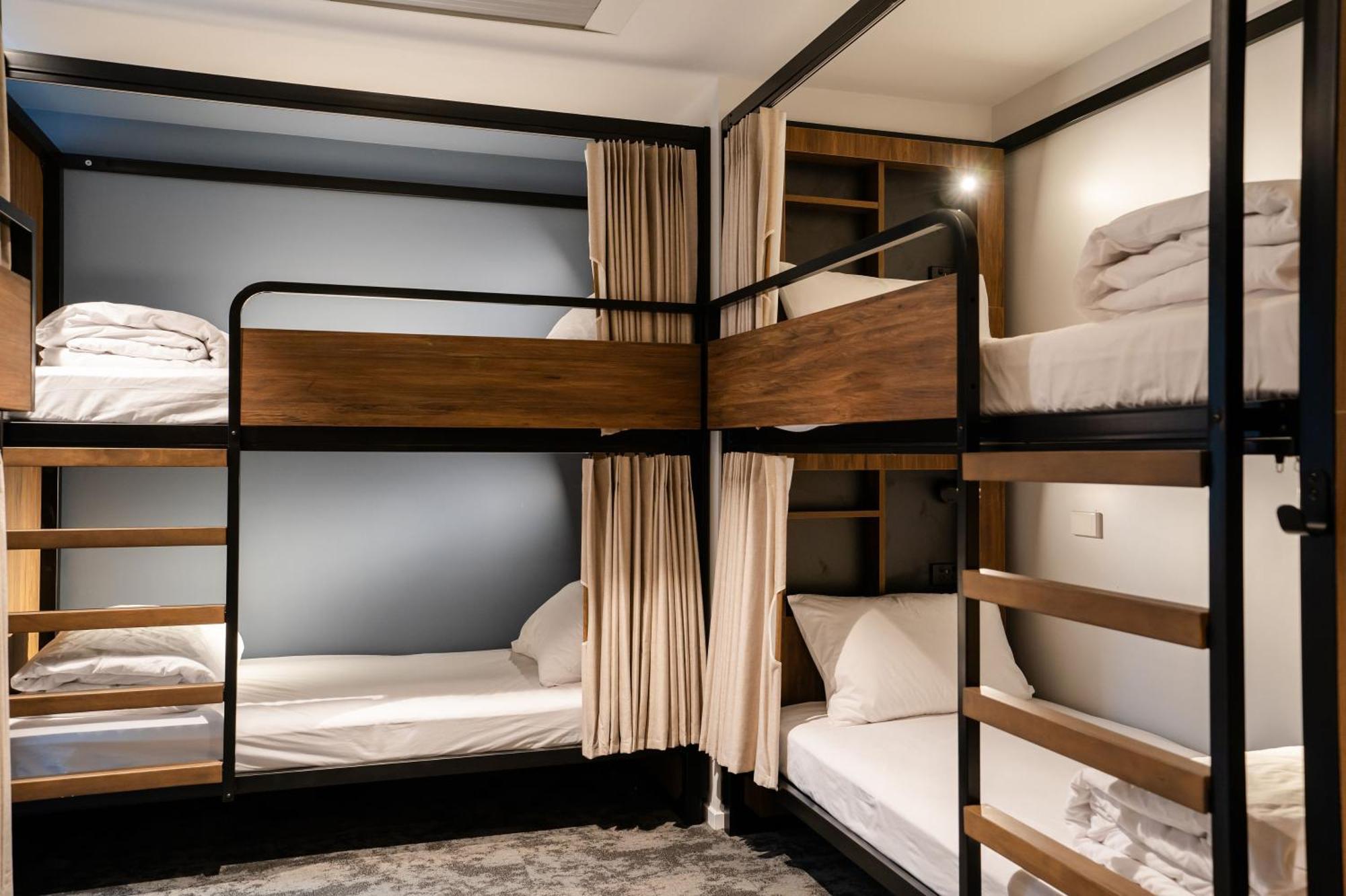 로토루아 Yha 로터루아 호스텔 외부 사진 A capsule hotel in Tokyo